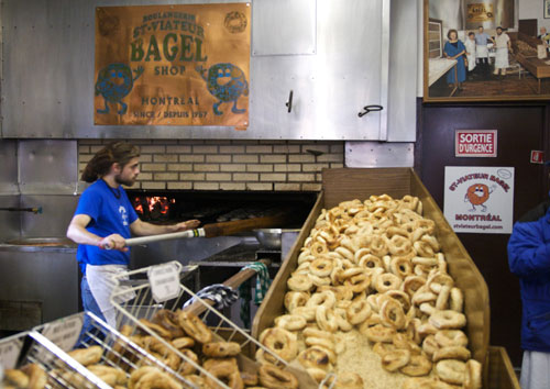 St Viateur Bagels, Mile End, Montréal. Je les aime avec romarin.